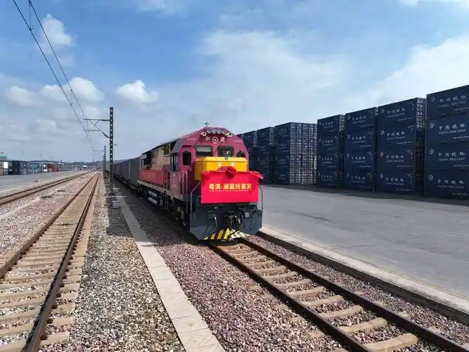 6743e40d09d8a.jpg 铁路货物运输.webp.jpg