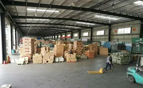 选择武汉仓储公司时,需要考虑许多因素